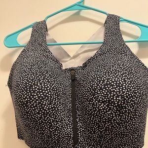 NWOT lululemon enlite sports bra in 36DD.